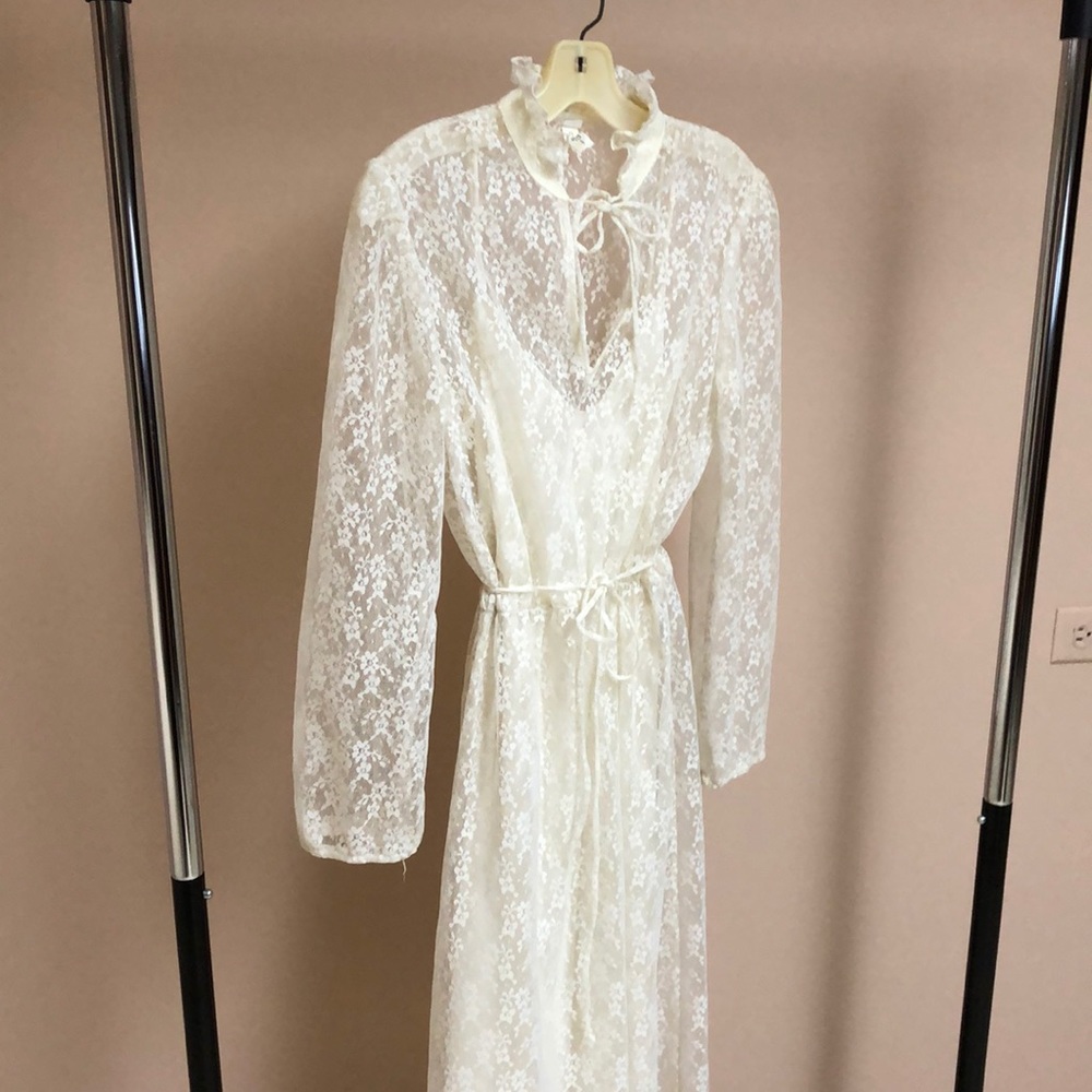 White two-piece lace dress comes with a slip